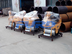 福瑞得機(jī)械5臺(tái)壓路機(jī)，一臺(tái)混凝土整平機(jī)及時(shí)發(fā)貨